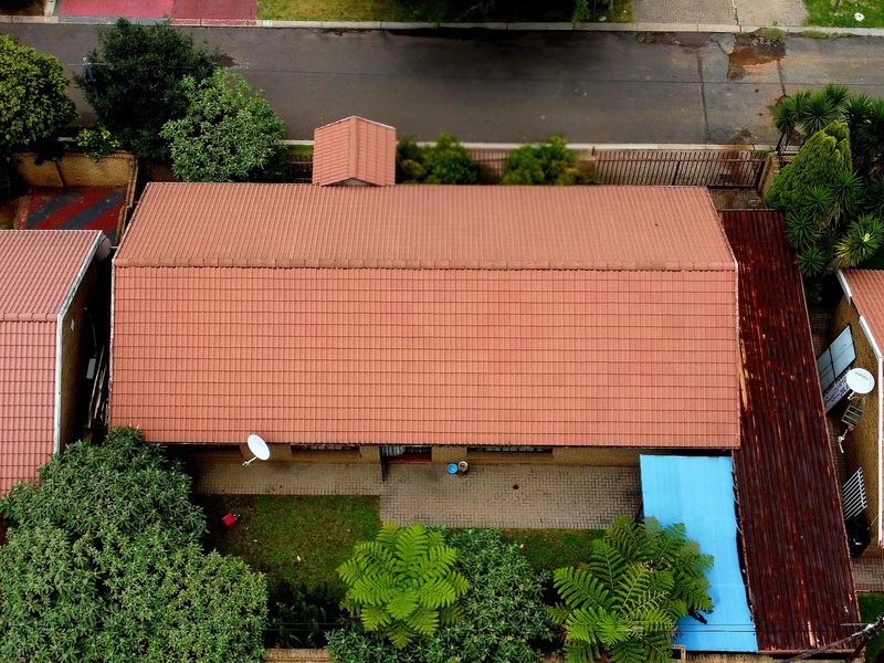 A Sophisticated 2-Bedroom En-Suite Residence Designed for the Discerning Buyer. - Photo 5