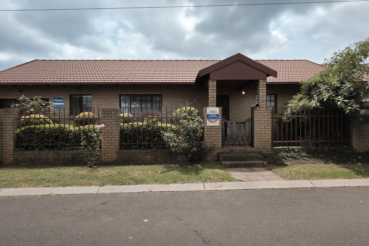 A Sophisticated 2-Bedroom En-Suite Residence Designed for the Discerning Buyer. - Photo 3