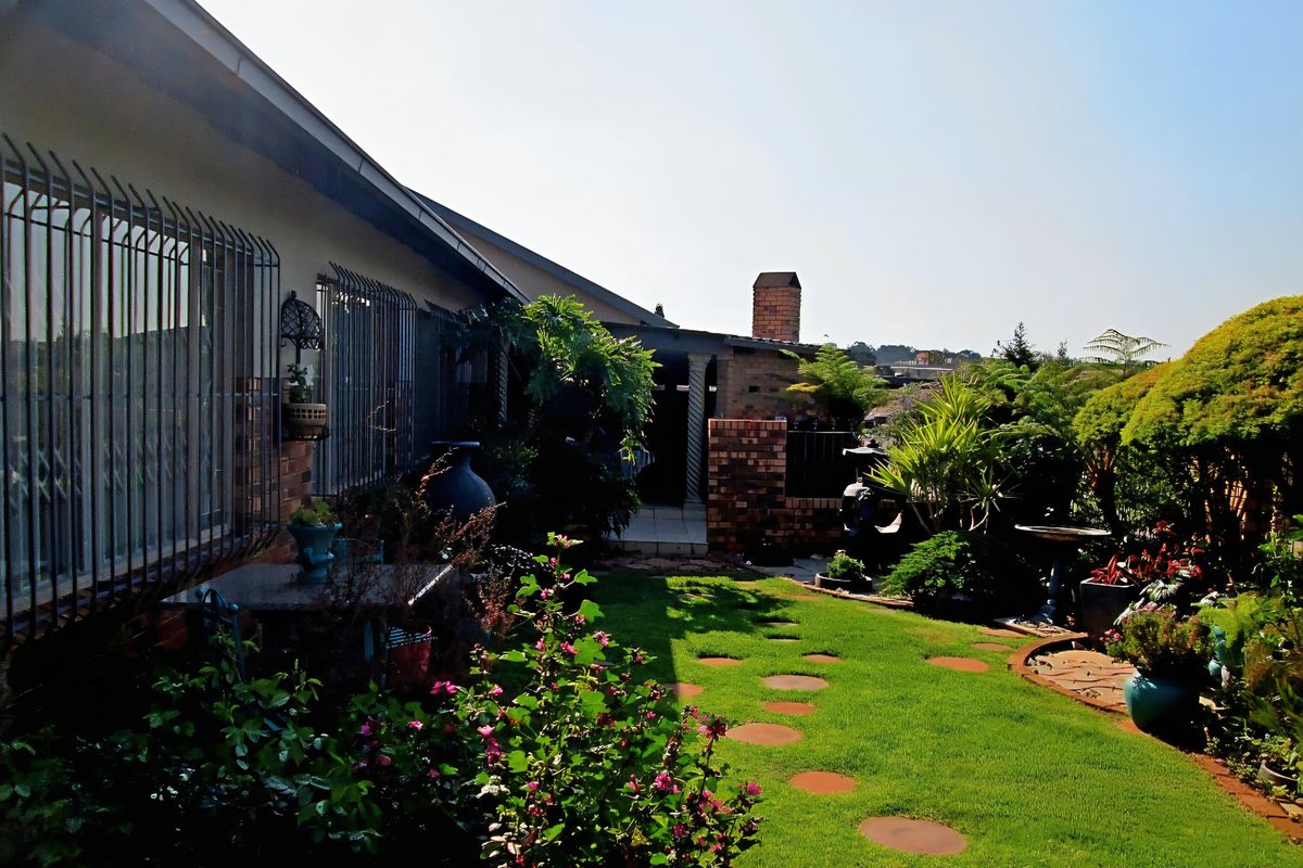 Exquisite Full-Title Residence: Independent Luxury with Zero Levies - Photo 4