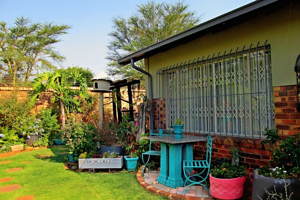 Exquisite Full-Title Residence: Independent Luxury with Zero Levies - Photo 3