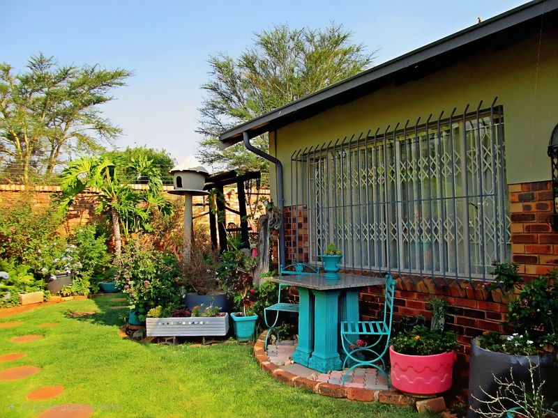 Exquisite Full-Title Residence: Independent Luxury with Zero Levies - Photo 3