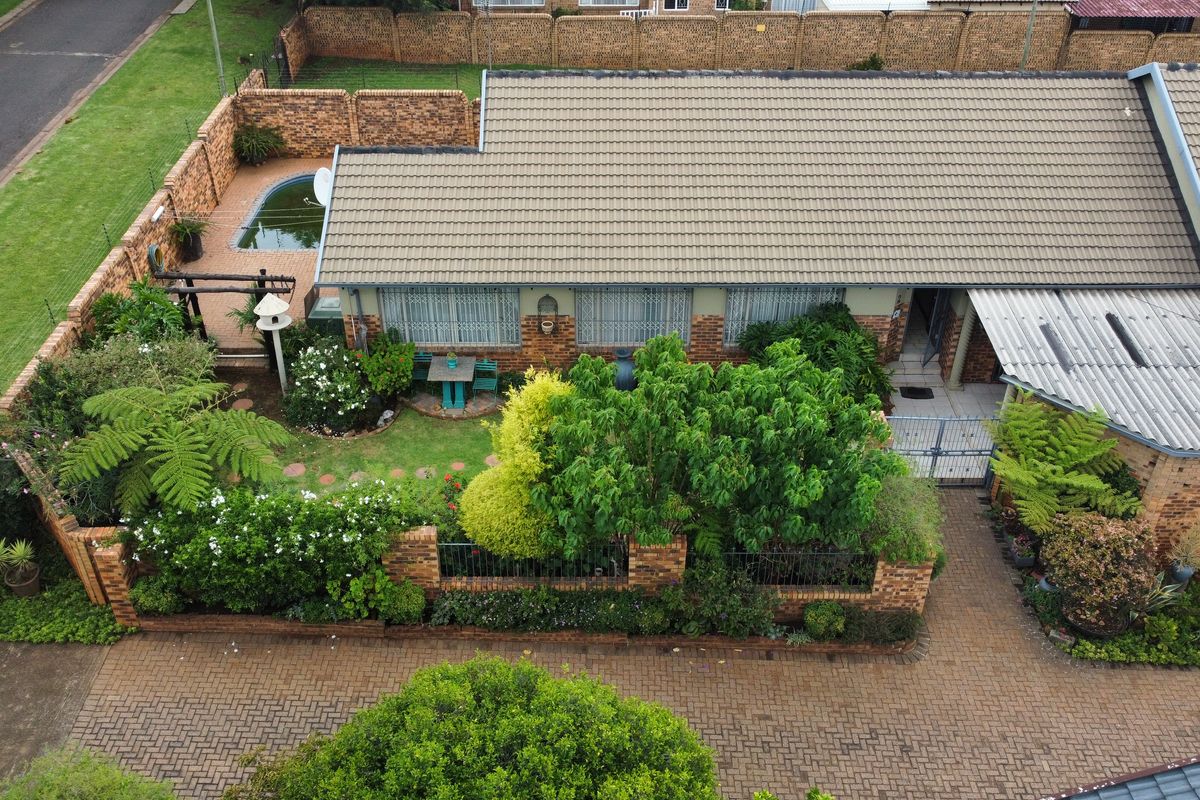 Exquisite Full-Title Residence: Independent Luxury with Zero Levies - Photo 2