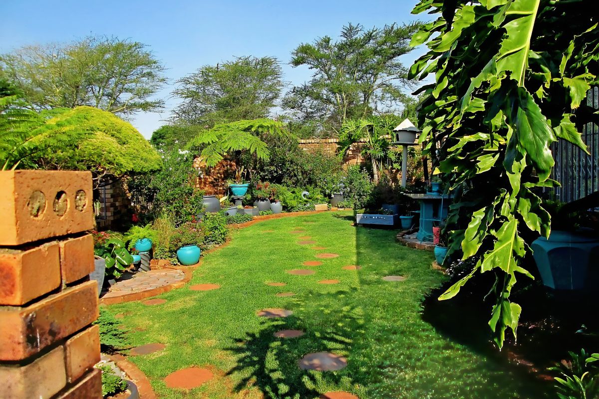 Exquisite Full-Title Residence: Independent Luxury with Zero Levies - Photo 5