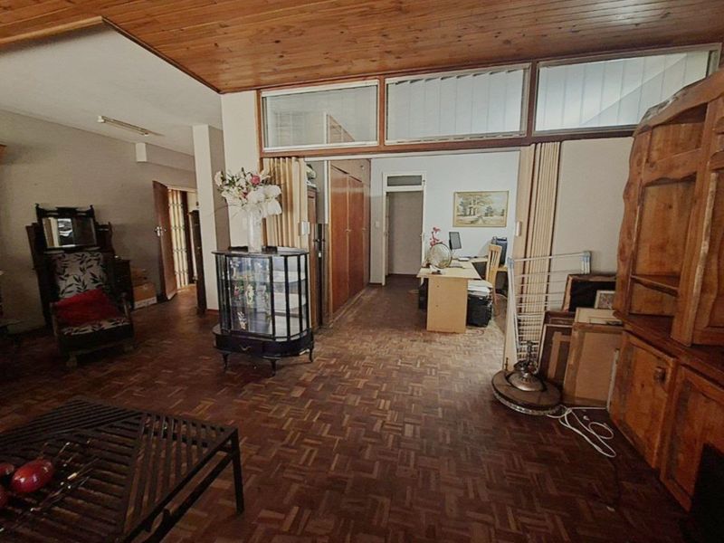 Elegant Double Story Family Home with Flatlet on a Spacious Stand - Photo 8