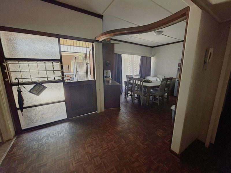 Elegant Double Story Family Home with Flatlet on a Spacious Stand - Photo 7