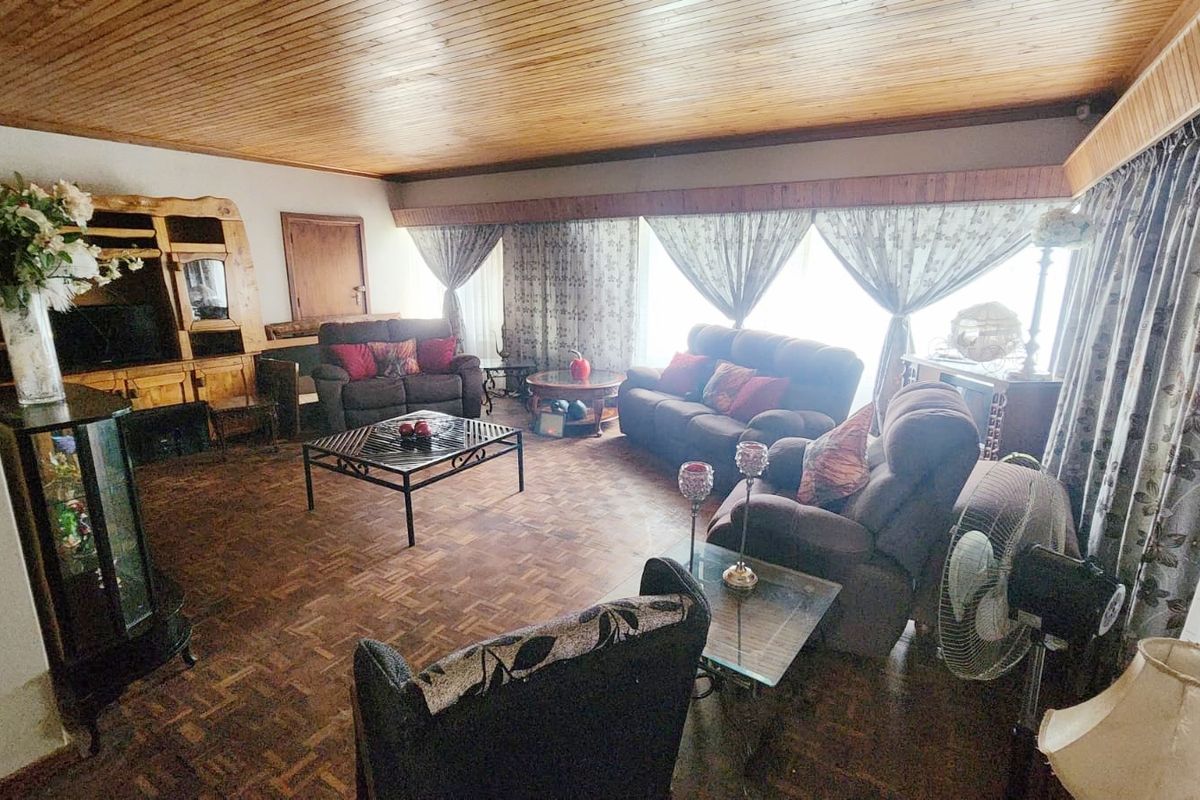 Elegant Double Story Family Home with Flatlet on a Spacious Stand - Photo 5