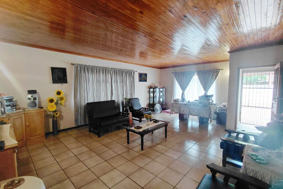 Prime Off-Grid 4 Bedroom Home with Business Zoning Potential in the Heart of Mokopane - Photo 4