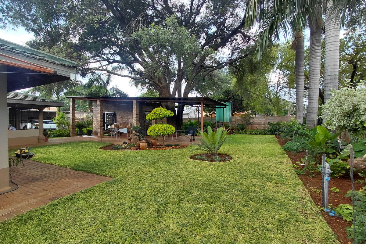 Prime Off-Grid 4 Bedroom Home with Business Zoning Potential in the Heart of Mokopane - Photo 2