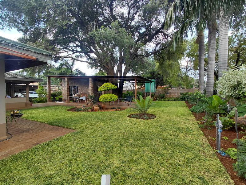 Prime Off-Grid 4 Bedroom Home with Business Zoning Potential in the Heart of Mokopane - Photo 2