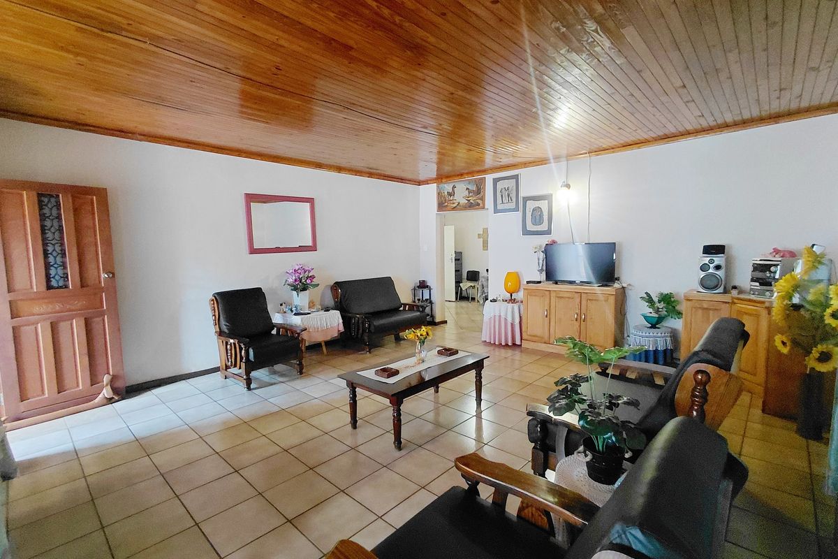 Prime Off-Grid 4 Bedroom Home with Business Zoning Potential in the Heart of Mokopane - Photo 3