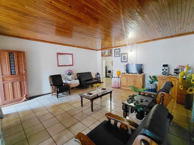 Prime Off-Grid 4 Bedroom Home with Business Zoning Potential in the Heart of Mokopane - Photo 3