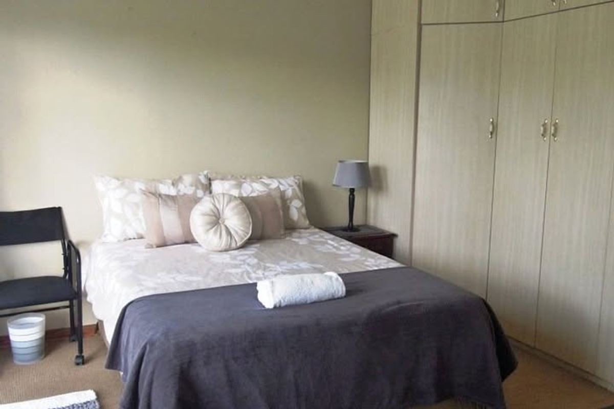 FURNISHED 1-BEDROOM UNIT WITH PRIVATE GARDEN - Photo 5