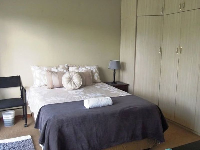 FURNISHED 1-BEDROOM UNIT WITH PRIVATE GARDEN - Photo 5