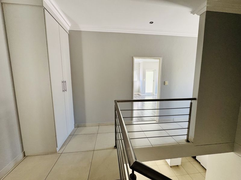 Modern 3-Bedroom Home in Secure Craigavon Estate - Photo 9