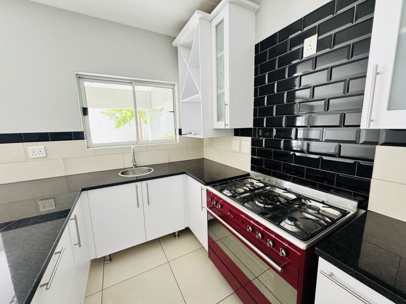 Modern 3-Bedroom Home in Secure Craigavon Estate - Photo 8