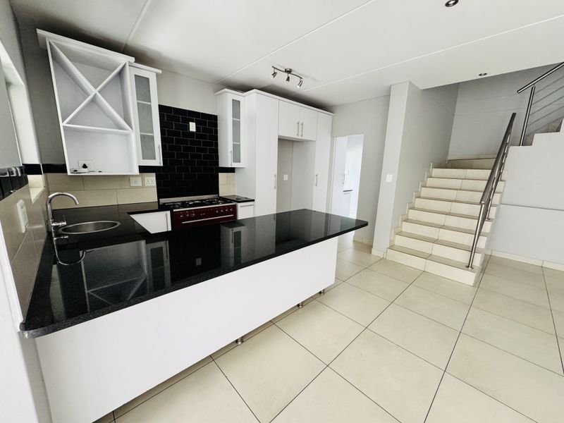 Modern 3-Bedroom Home in Secure Craigavon Estate - Photo 6
