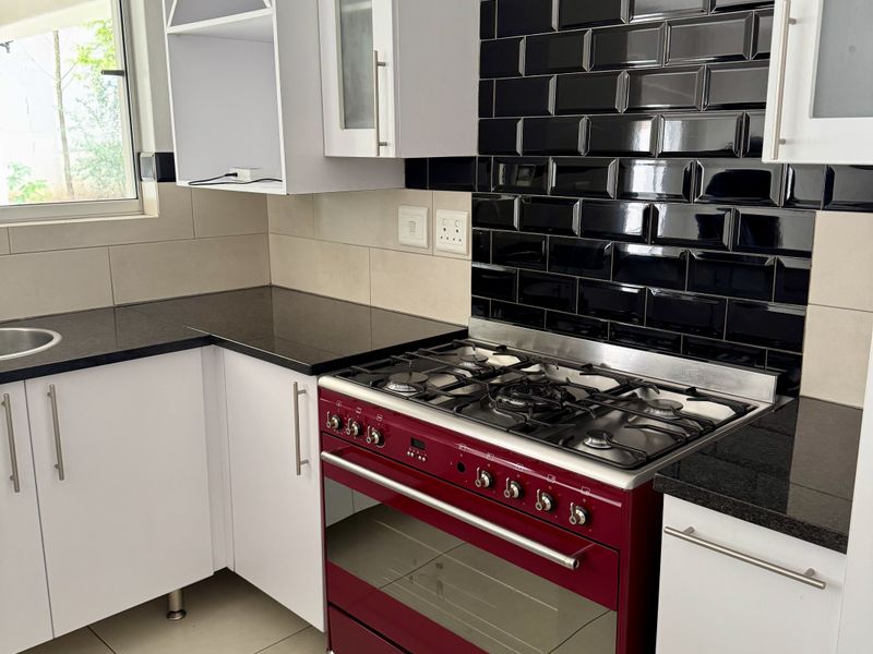 Modern 3-Bedroom Home in Secure Craigavon Estate - Photo 4