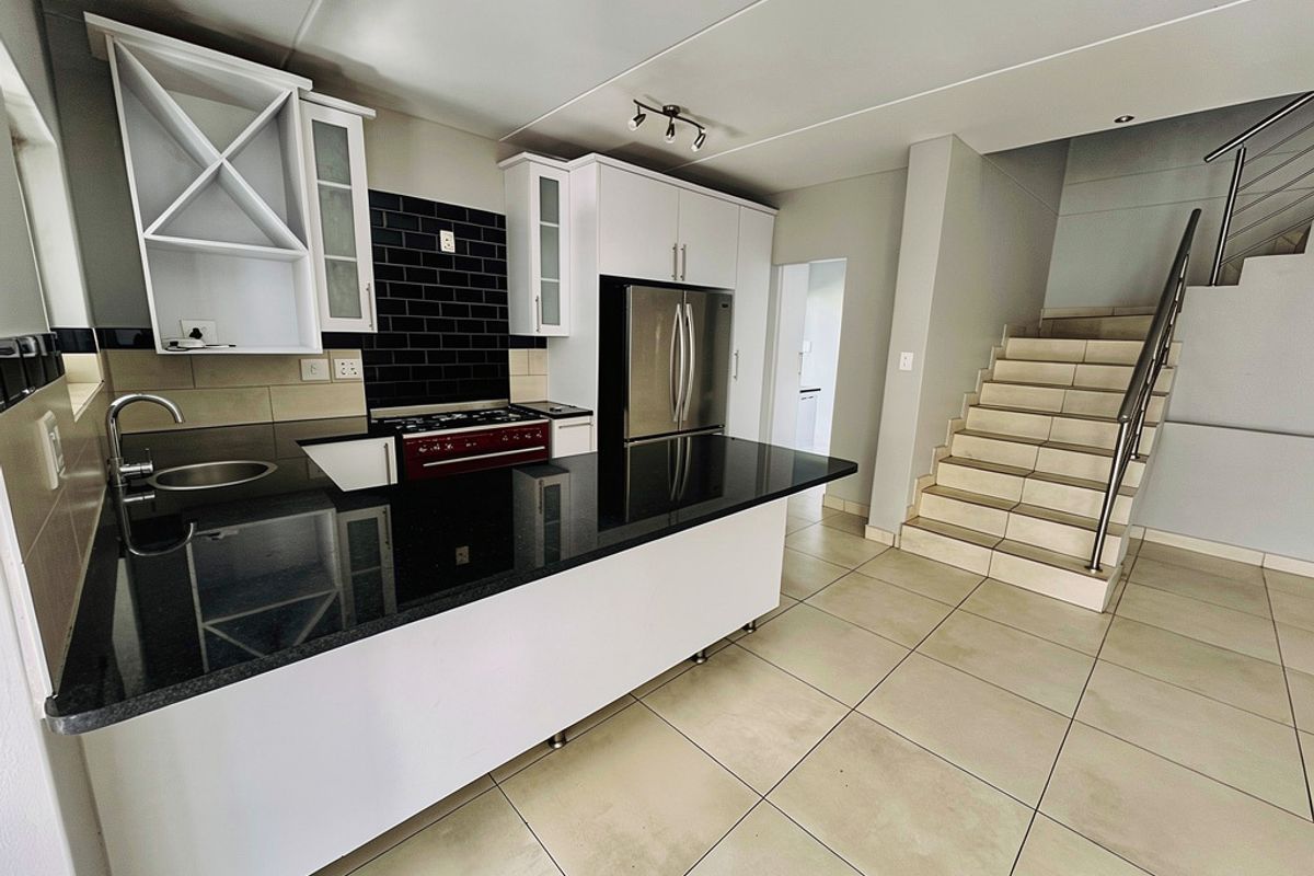 Modern 3-Bedroom Home in Secure Craigavon Estate - Photo 4
