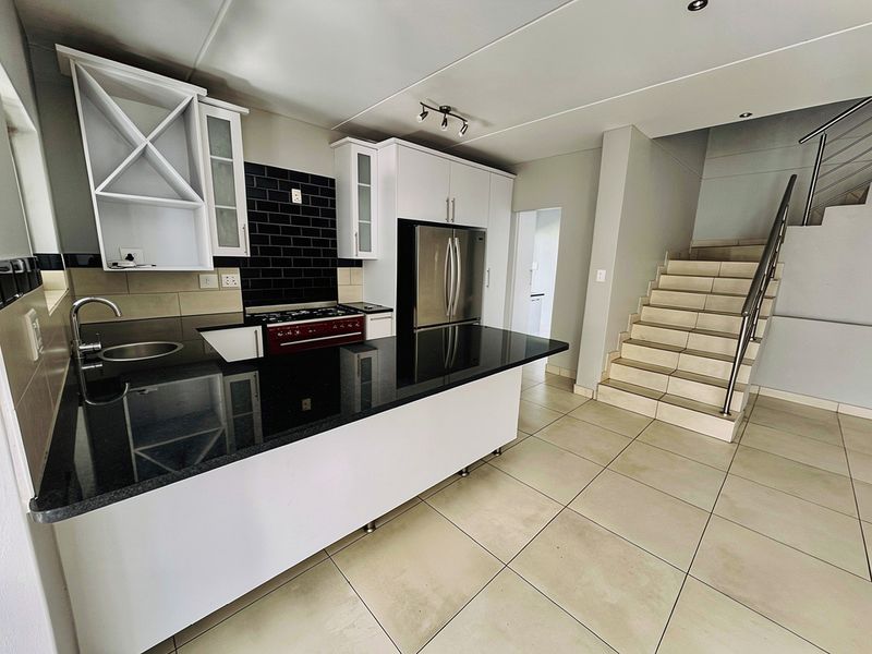 Modern 3-Bedroom Home in Secure Craigavon Estate - Photo 4