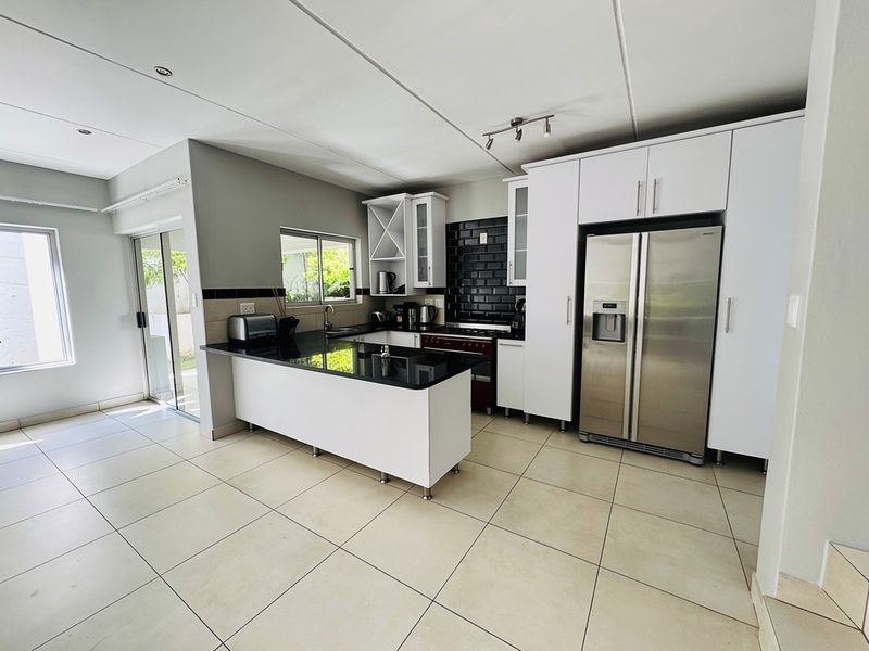 Modern 3-Bedroom Home in Secure Craigavon Estate - Photo 3
