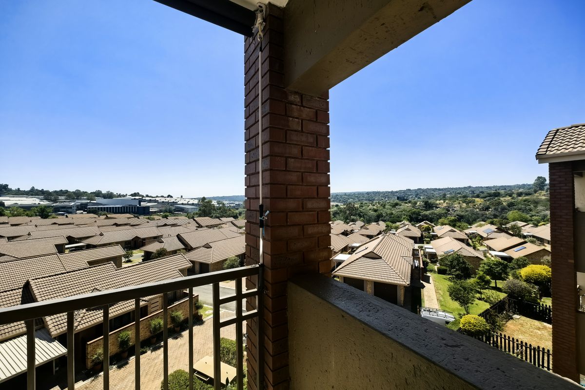 Rental in Lifestyle over 50 property in Olivedale. - Photo 2