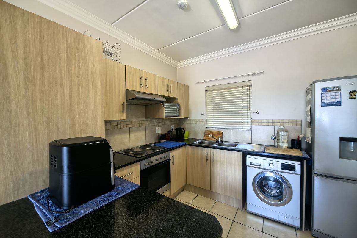 Rental in Lifestyle over 50 property in Olivedale. - Photo 3