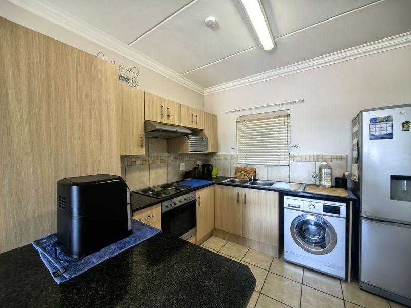 Rental in Lifestyle over 50 property in Olivedale. - Photo 3
