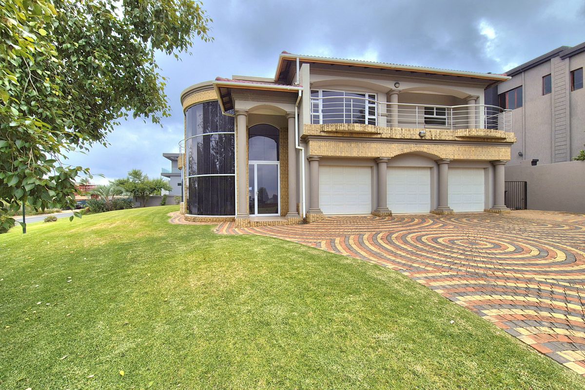 Stunning Prime Villa In Ebotse Estate! - Photo 2