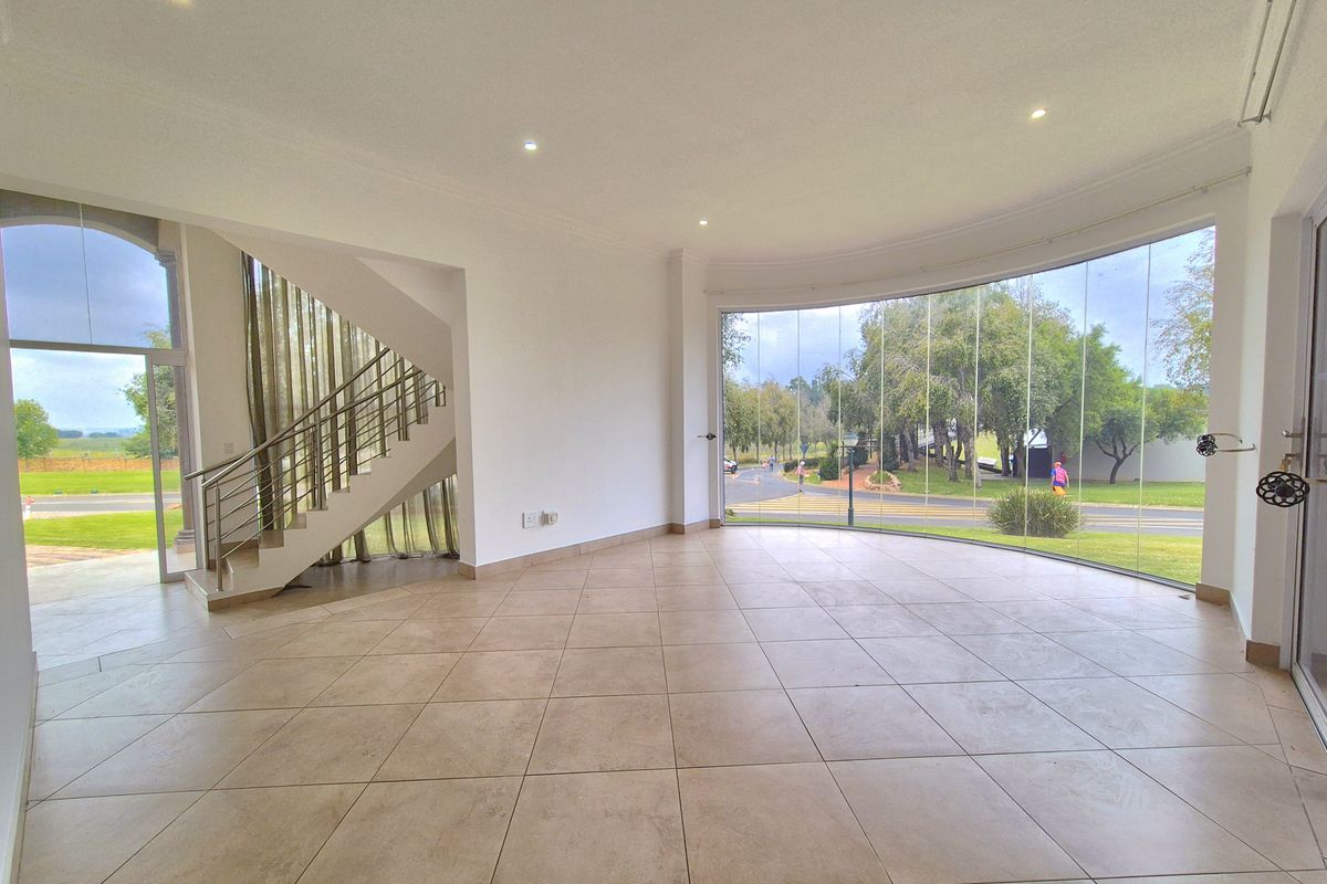 Stunning Prime Villa In Ebotse Estate! - Photo 5