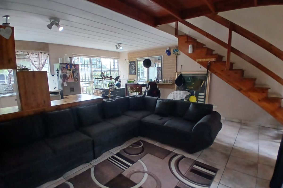 Beautiful 1.5-Bedroom Duplex Apartment – Dalpark Ext 11 - Photo 5