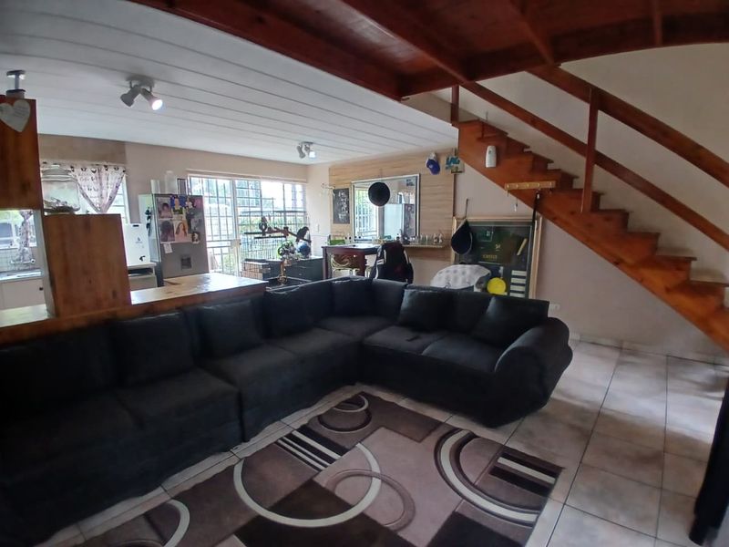 Beautiful 1.5-Bedroom Duplex Apartment – Dalpark Ext 11 - Photo 5