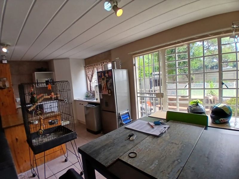 Beautiful 1.5-Bedroom Duplex Apartment – Dalpark Ext 11 - Photo 10