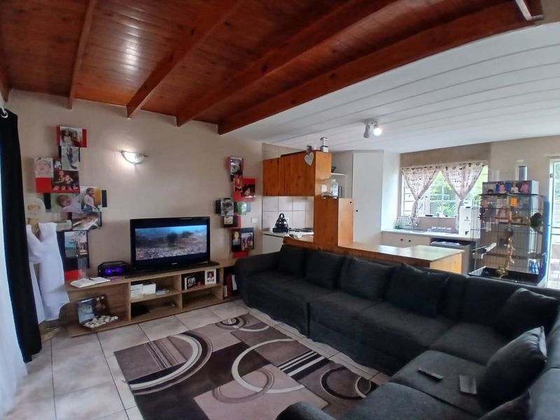 Beautiful 1.5-Bedroom Duplex Apartment – Dalpark Ext 11 - Photo 8