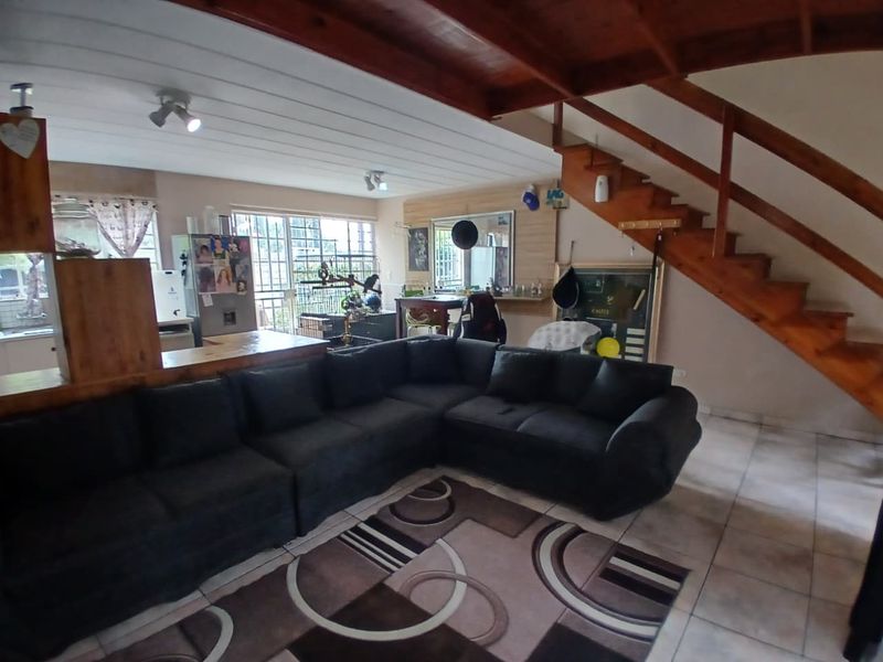 Beautiful 1.5-Bedroom Duplex Apartment – Dalpark Ext 11 - Photo 4