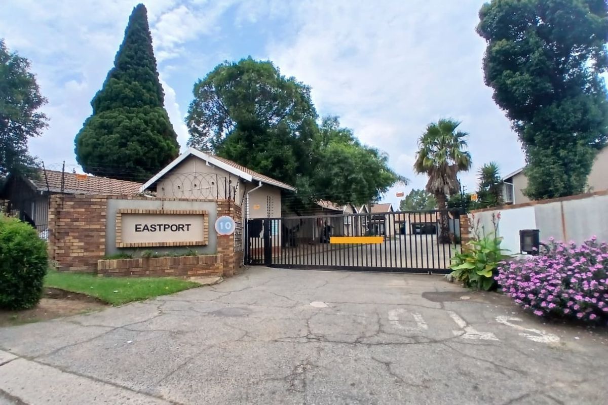 Beautiful 1.5-Bedroom Duplex Apartment – Dalpark Ext 11 - Photo 2