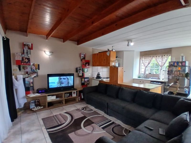 Beautiful 1.5-Bedroom Duplex Apartment – Dalpark Ext 11 - Photo 3