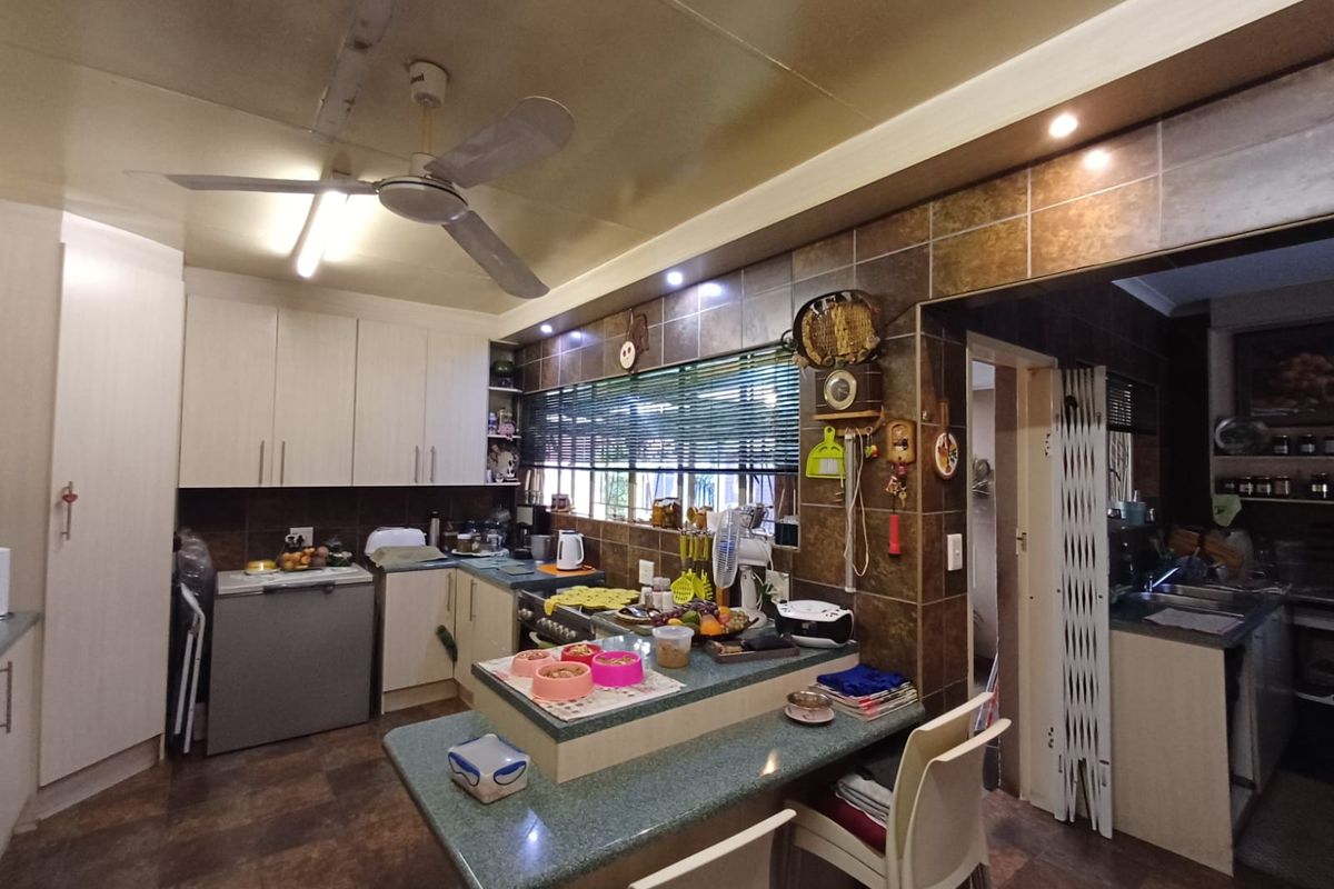 Perfect Family Home In SE 7 - Photo 3