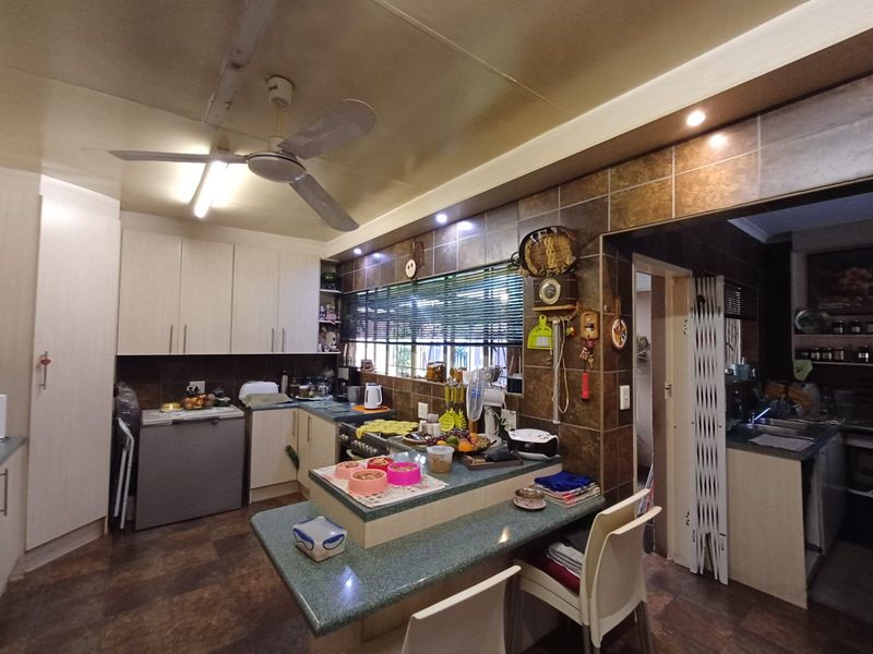 Perfect Family Home In SE 7 - Photo 3