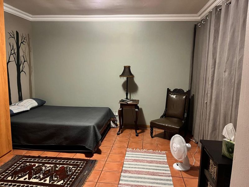 ELEGANT 3-BEDROOM FAMILY HOME IN A PRESTIGIOUS AREA - Photo 10