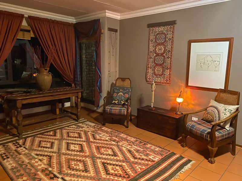 ELEGANT 3-BEDROOM FAMILY HOME IN A PRESTIGIOUS AREA - Photo 3