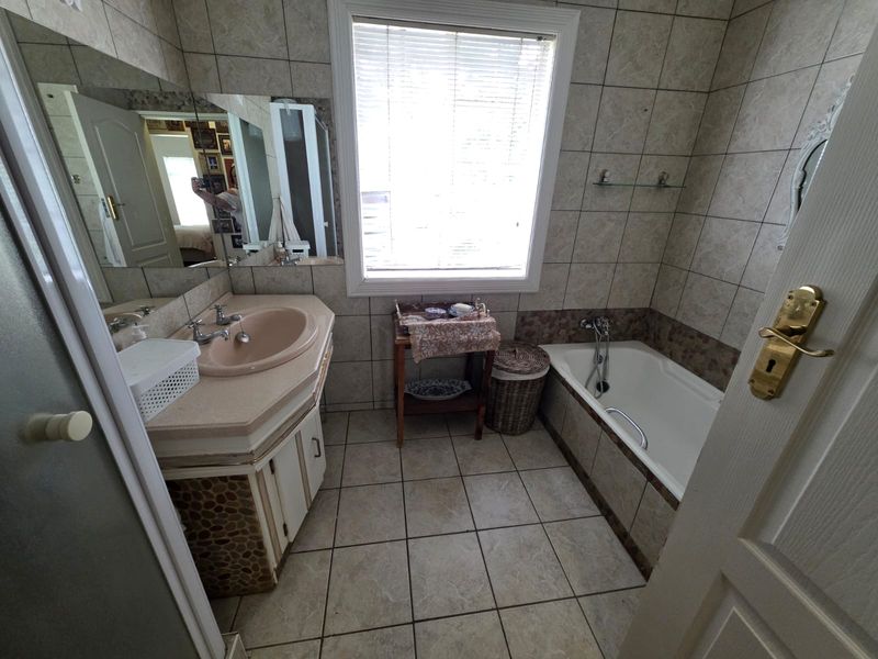 ABSOLUTELY STUNNING HOUSE FOR SALE IN Vaalpark - Photo 9