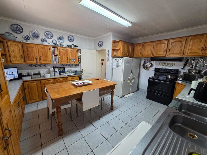 ABSOLUTELY STUNNING HOUSE FOR SALE IN Vaalpark - Photo 6