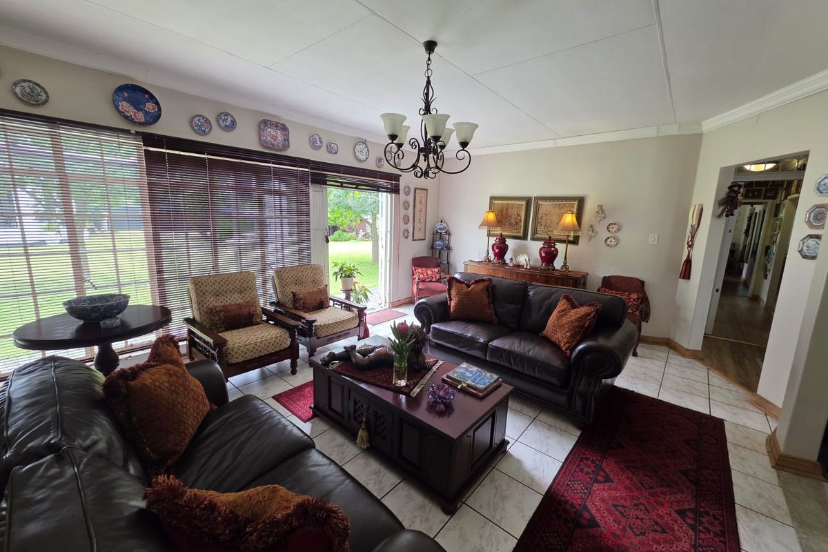 ABSOLUTELY STUNNING HOUSE FOR SALE IN Vaalpark - Photo 2