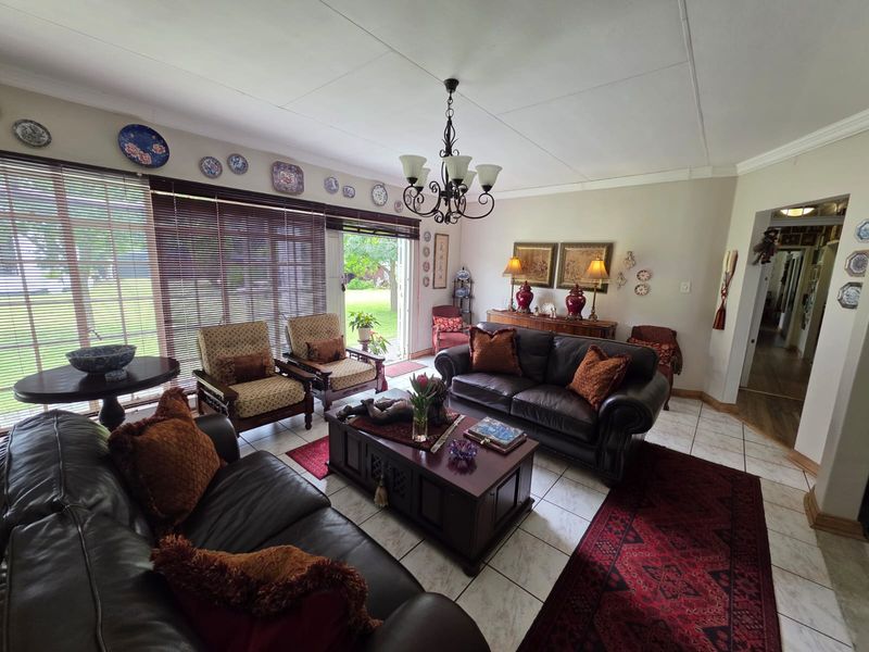ABSOLUTELY STUNNING HOUSE FOR SALE IN Vaalpark - Photo 2
