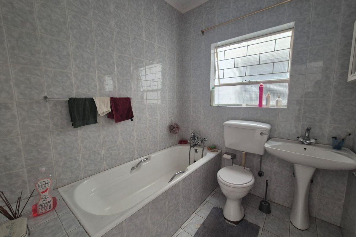 !Lovely Apartment in Safe and Secure Complex! - Photo 4