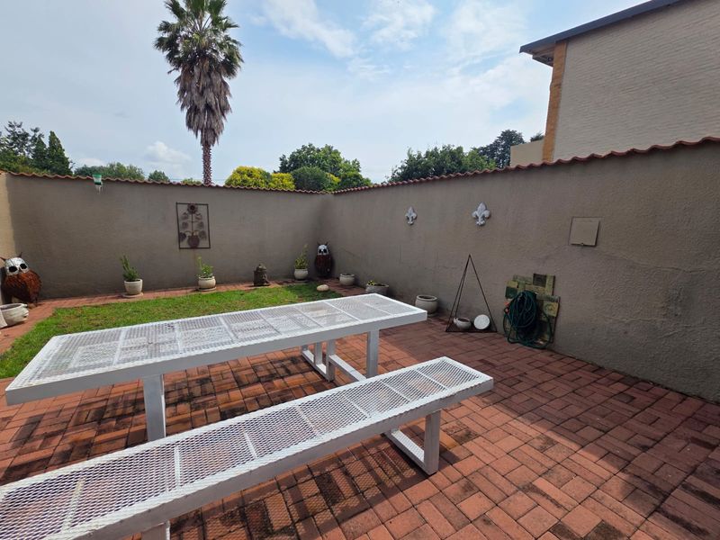 ABSOLUTELY STUNNING NEWLY RENOVATED DUPLEX FOR SALE IN THREE RIVERS PROPER - Photo 9