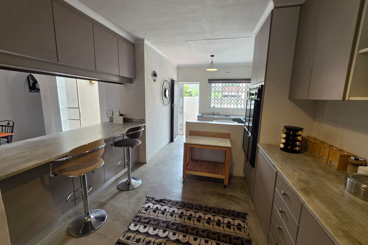 ABSOLUTELY STUNNING NEWLY RENOVATED DUPLEX FOR SALE IN THREE RIVERS PROPER - Photo 4