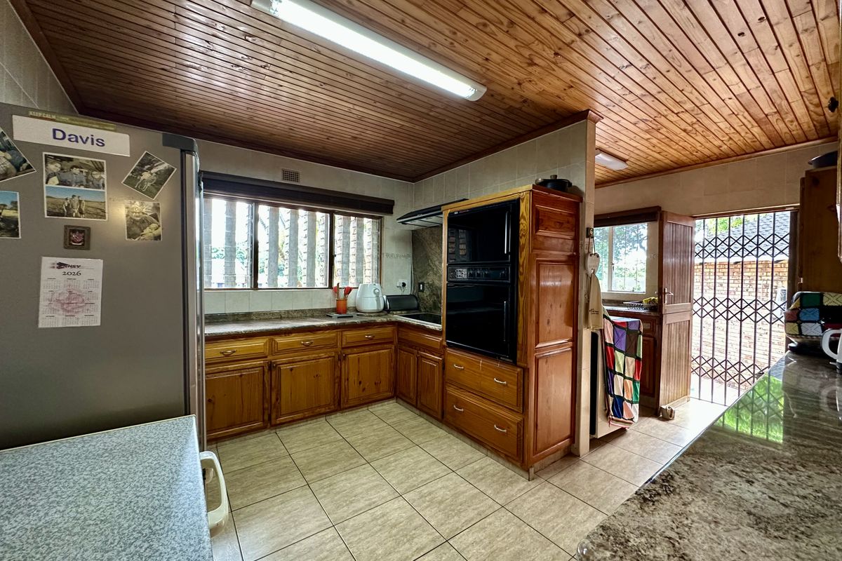 Contemporary Elegance with Generous Space and Seamless Living - Photo 3