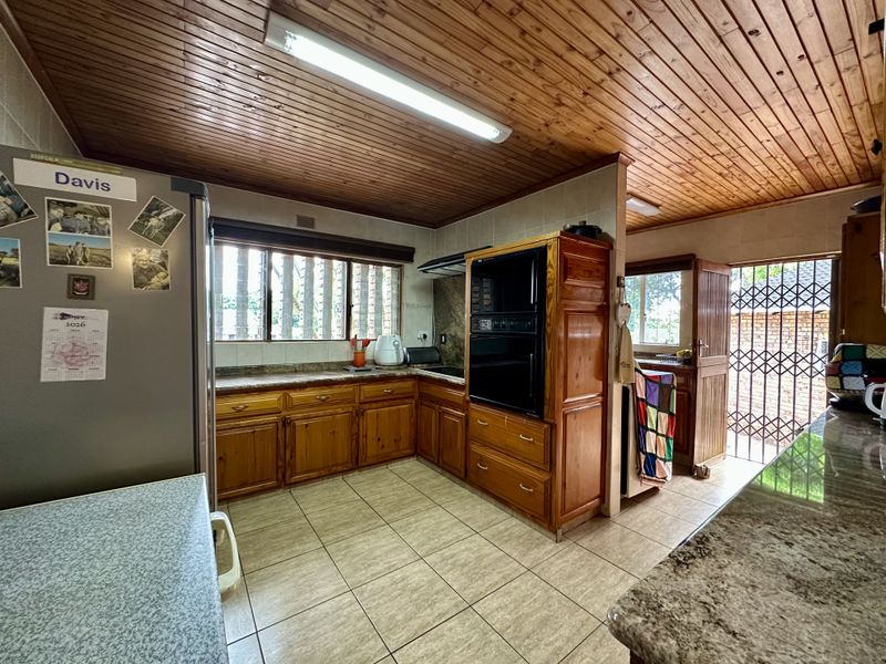 Contemporary Elegance with Generous Space and Seamless Living - Photo 3