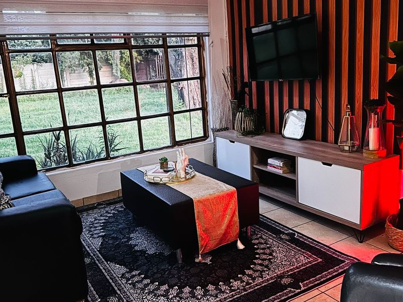 BEAUTIFUL FULLY FURNISHED GARDEN COTTAGE TO RENT IN VAALPARK - Photo 8